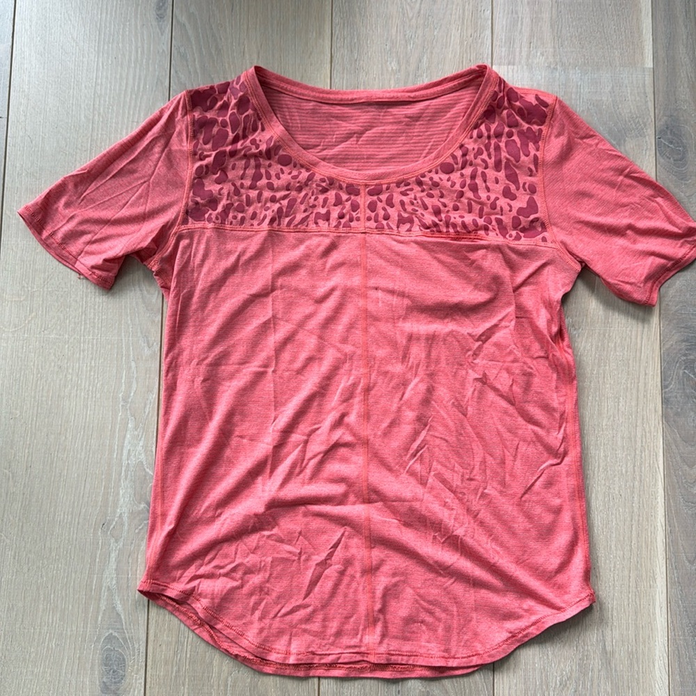Lululemon t shirt
